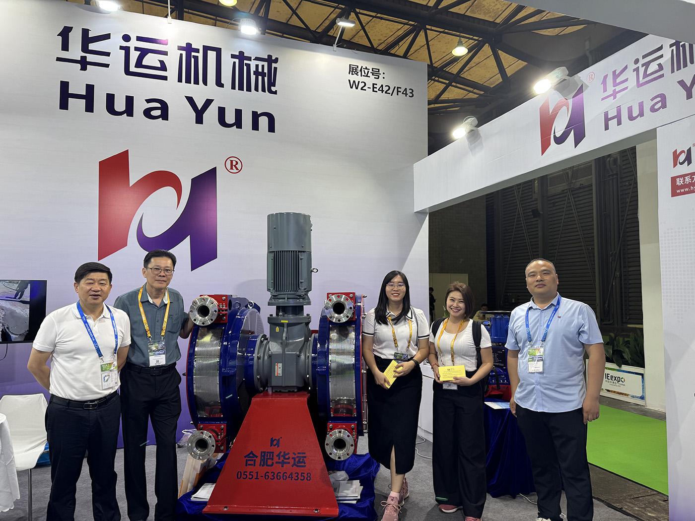 华运机械在上海环博会期间与多国客户开展商务贸易洽谈